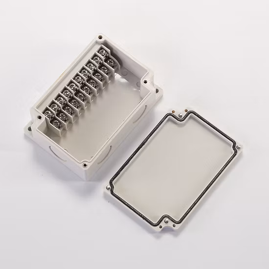 2020 Quadro elettrico con custodia in plastica IP66 di alta qualità